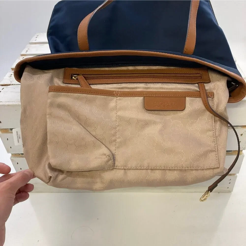 MICHAEL KORS, NAVY BLUE, BROWN LEATHER SHOULDER BAG